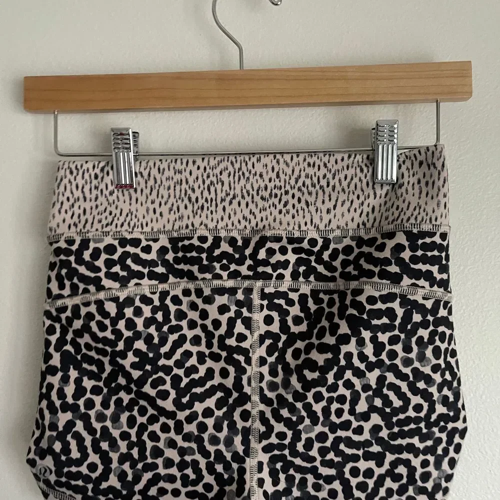 Lululemon Y2K‎ Liberty Leopard Print Women's Shorts - Picture 10 of 10